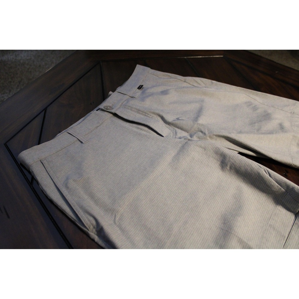 Travis Mathew Shorts Mens 34 Gray Stripe Microfiber Golf Stretch Casual 8 In